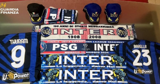 Maxi sequestro di articoli contraffatti dell’Inter in Abruzzo: tra i pezzi anche sciarpe per la finale di Champions