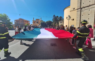 Festa della Repubblica, grande partecipazione a Chieti: tricolore, corteo e onorificenze