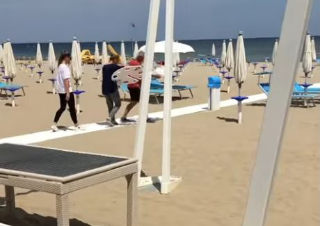 Francavilla al Mare, maxi furto: spariti 80 ombrelloni