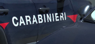 San Giovanni Teatino, arrestato 45enne per danneggiamento alla caserma e vilipendio al Tricolore