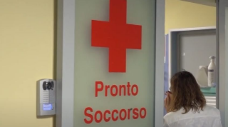 Aggrediti da un pitbull, marito e moglie finiscono al pronto soccorso