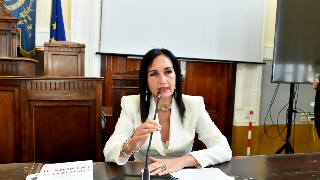 Chieti, polemica per il motto dell’avvocatessa Serena Pompilio: un riferimento a Mussolini