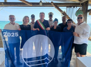 Fossacesia: dai trabocchi parte la consegna simbolica della 24ª Bandiera Blu